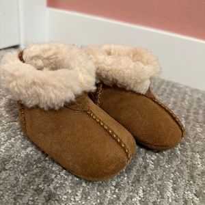 Ugg baby Gojee Uggplush bootie in Chestnut suede
